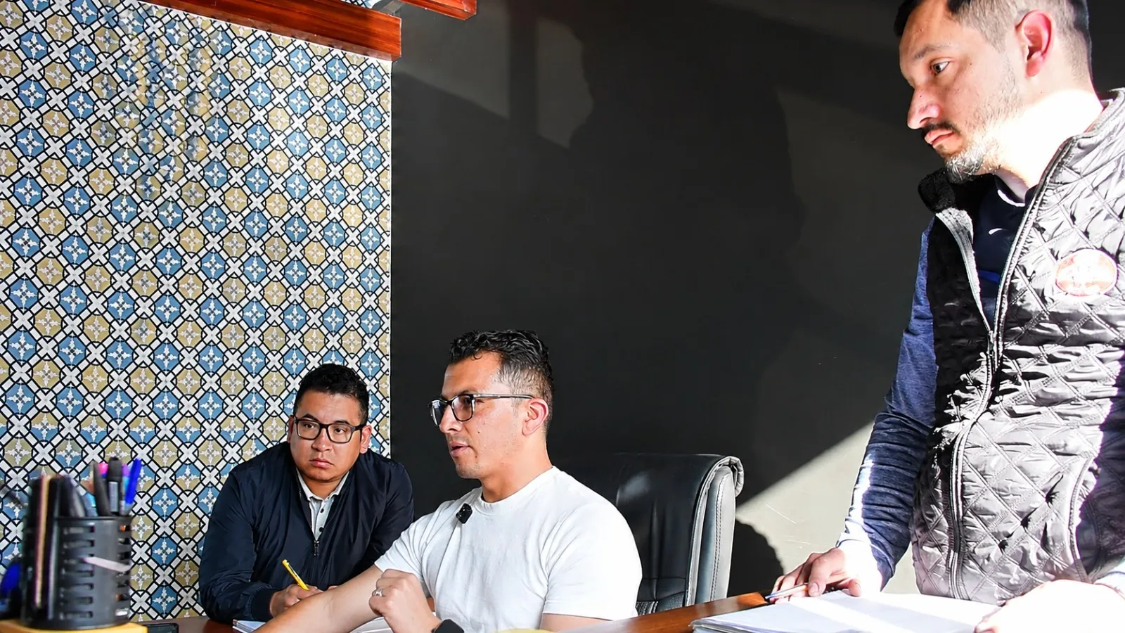 El equipo de MegaConta acompañando a un estudio contable en la mesa de reuniones